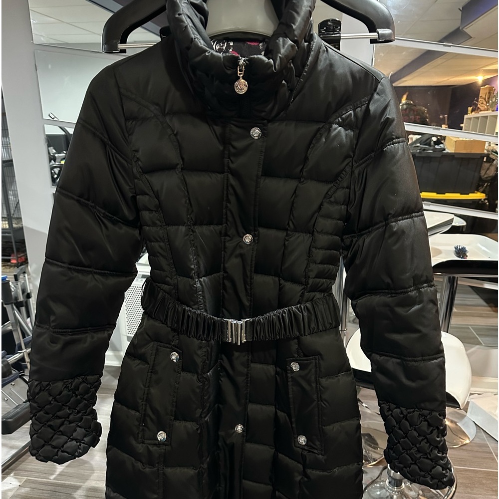 Betsy Johnson long winter coat w/belt & detachable fur hat only tried on.